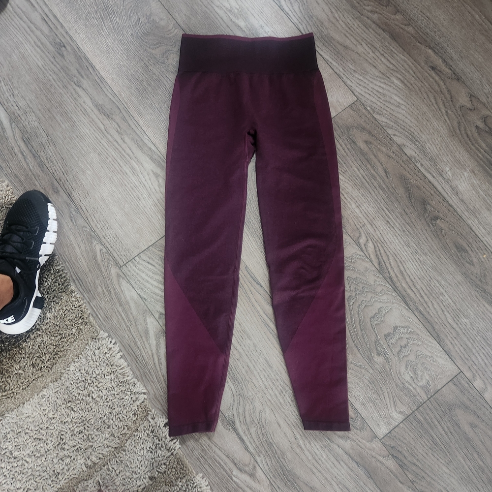 PINK Victoria's Secret Seamless Leggings in Deep Purple / Maroon